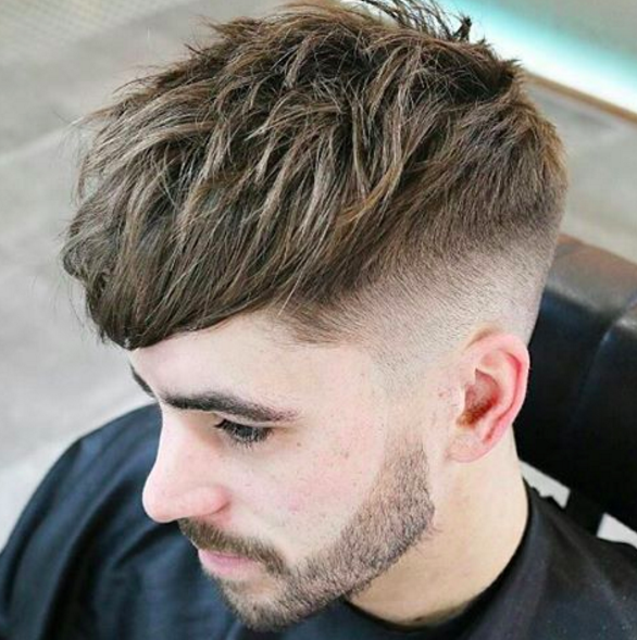 modelo con corte de pelo crop